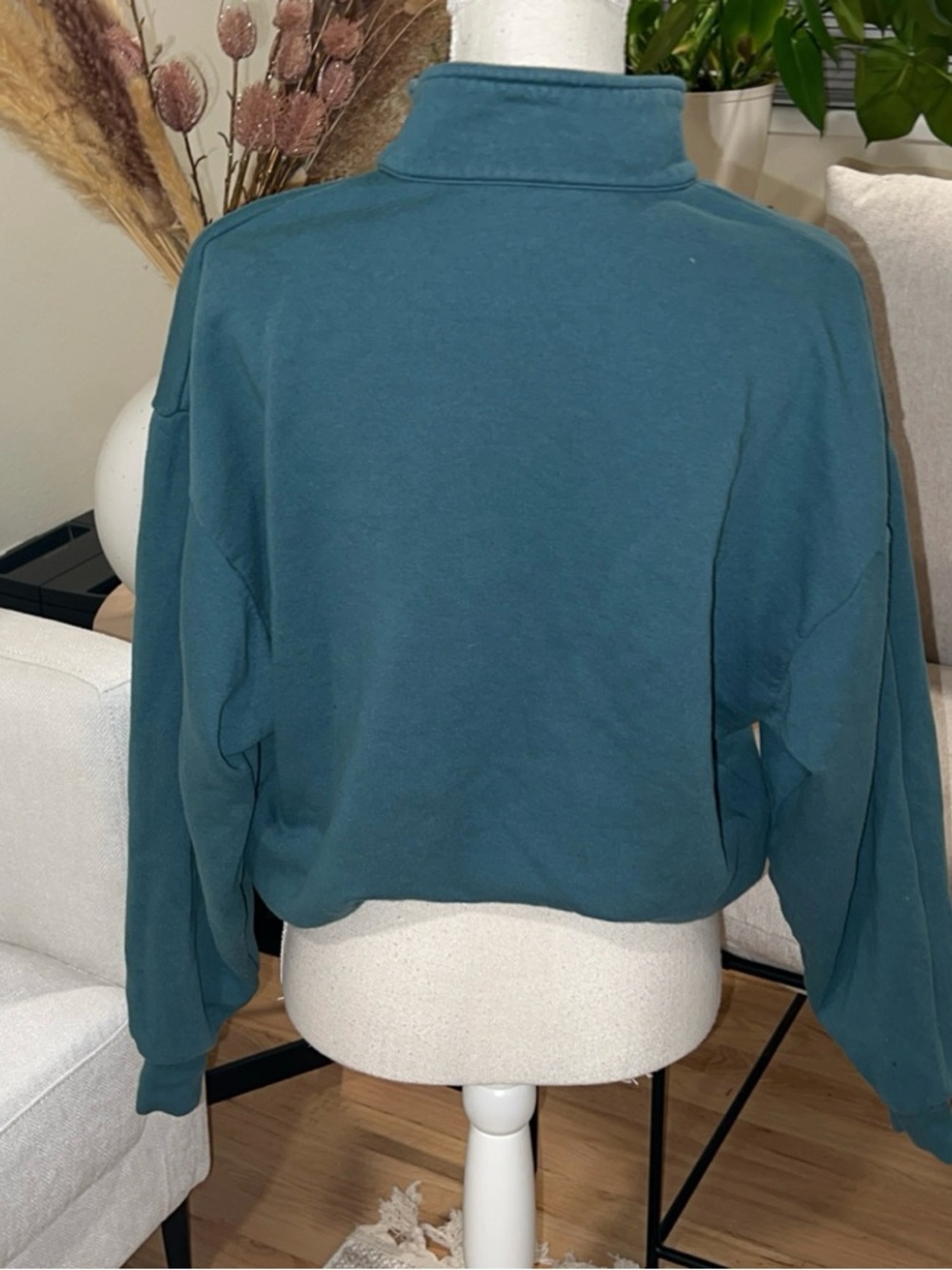ALO Yoga Evergreen 1/4 Zip Sweatshirt - Picture 6 of 6